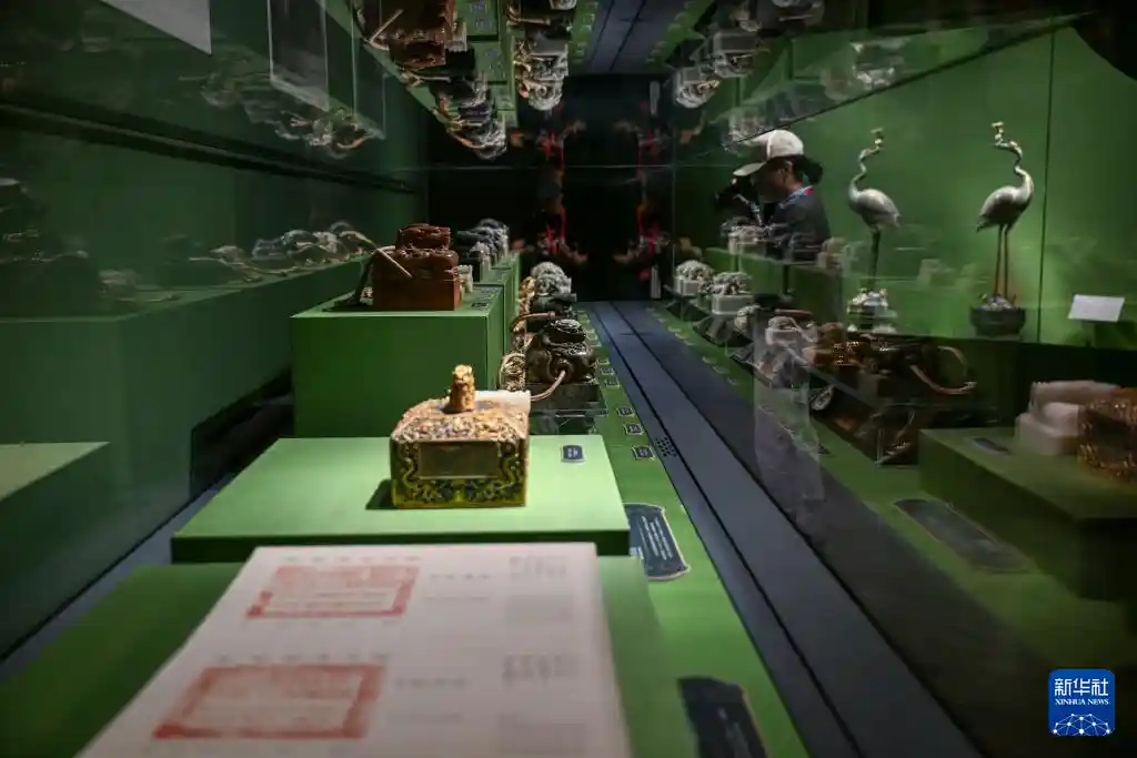 时空守护者:从紫禁城到故宫博物院的百年传奇