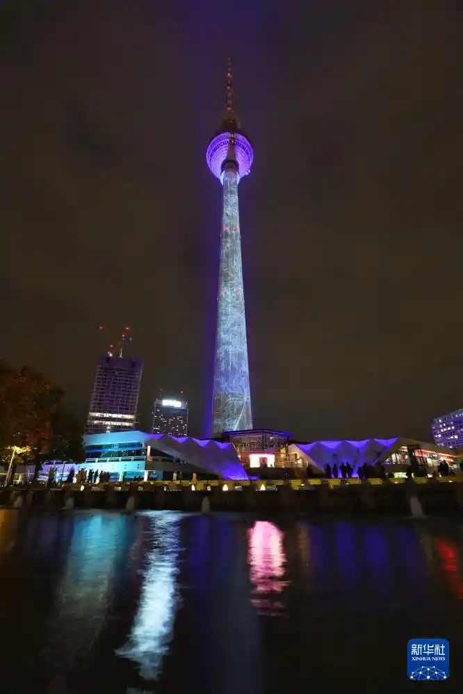 柏林之夜燃动全球:光影盛宴引爆璀璨灯光节