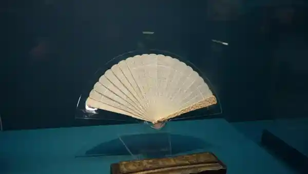 丝路风华:外销扇中的文明对话