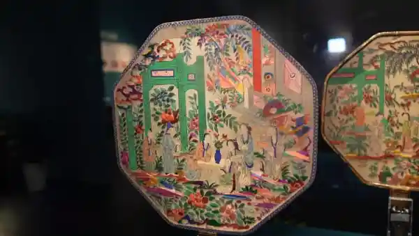 丝路风华:外销扇中的文明对话