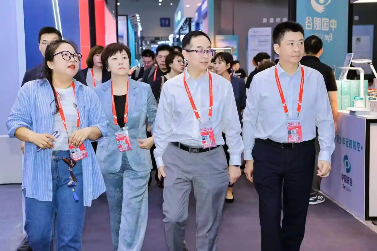 数智赋能,健康未来——2025首届智慧医疗生态对接会启幕