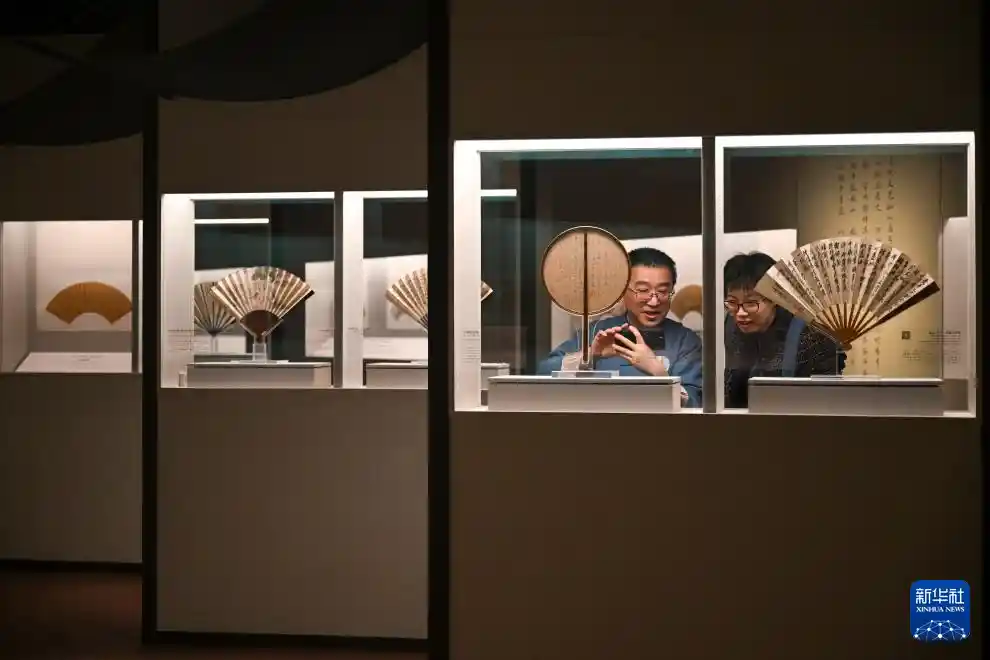 扇上乾坤：上海博物馆呈献历代书画名品盛宴