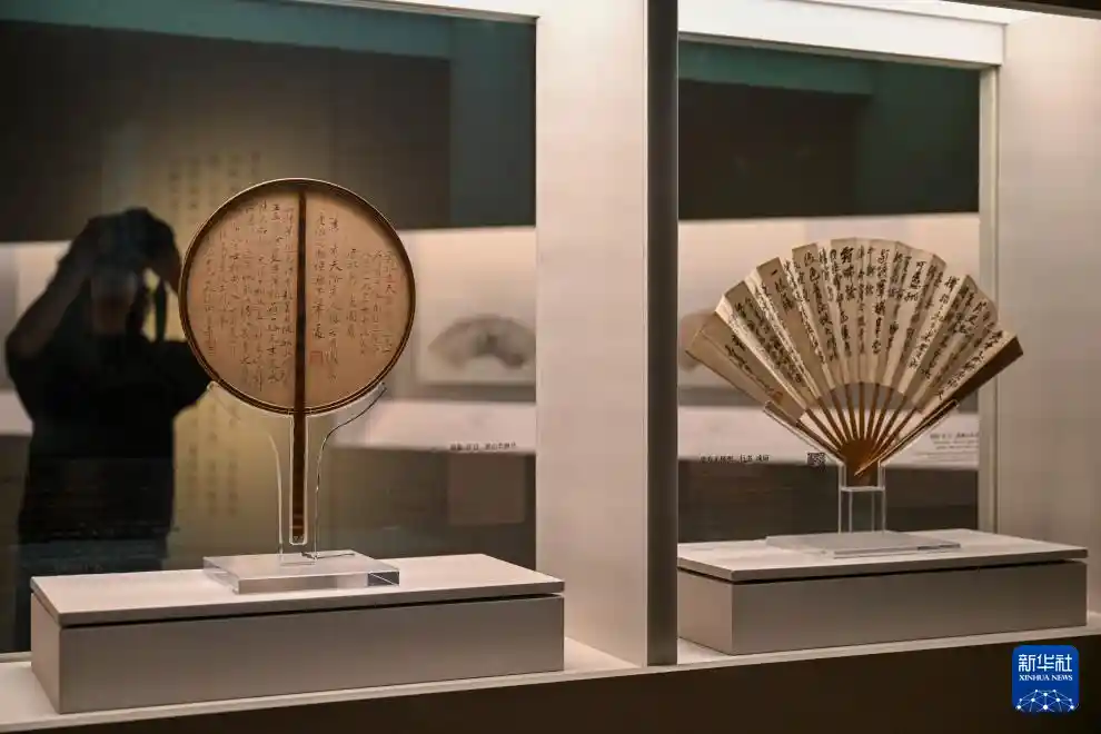 扇上乾坤:上海博物馆呈献历代书画名品盛宴