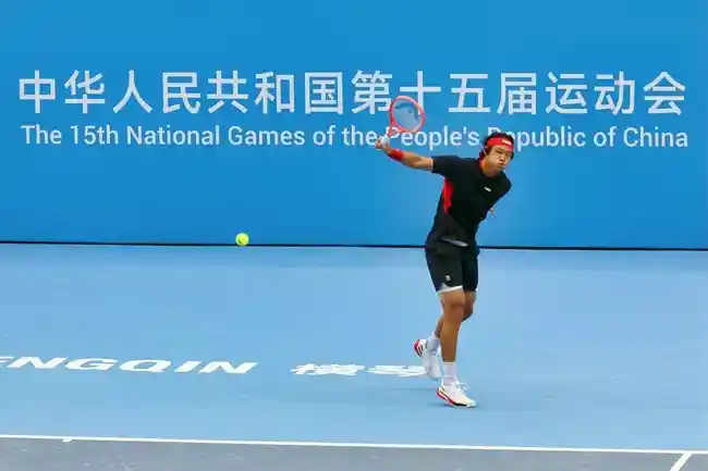 十五运会网球单打战火燃起 种子选手强势登场轻松晋级