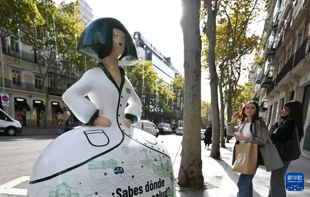 宫娥化身街头艺术，马德里变身露天雕塑馆