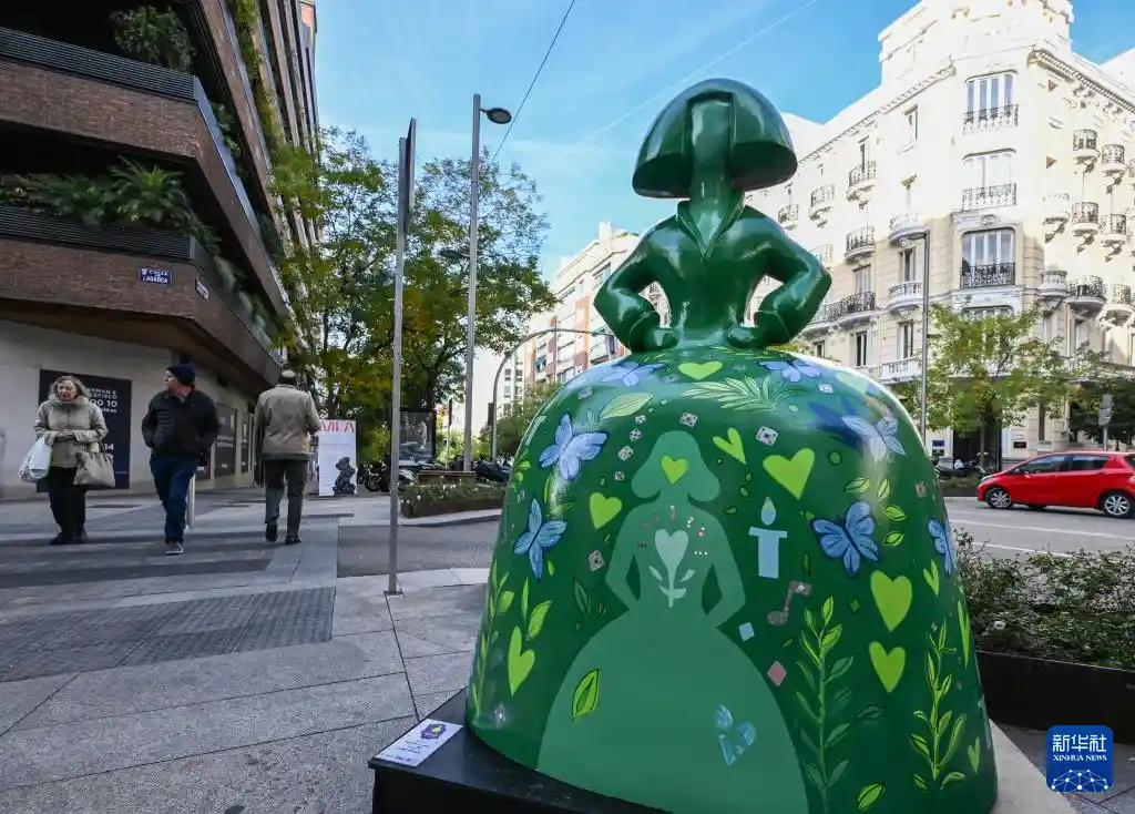 宫娥化身街头艺术，马德里变身露天雕塑馆