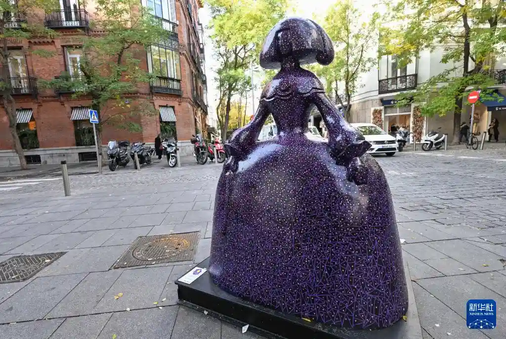 宫娥化身街头艺术，马德里变身露天雕塑馆
