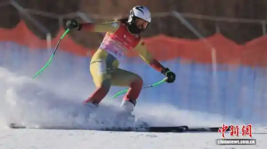 2025-2026全国高山滑雪锦标赛燃情开赛 内蒙古掀起冰雪热潮