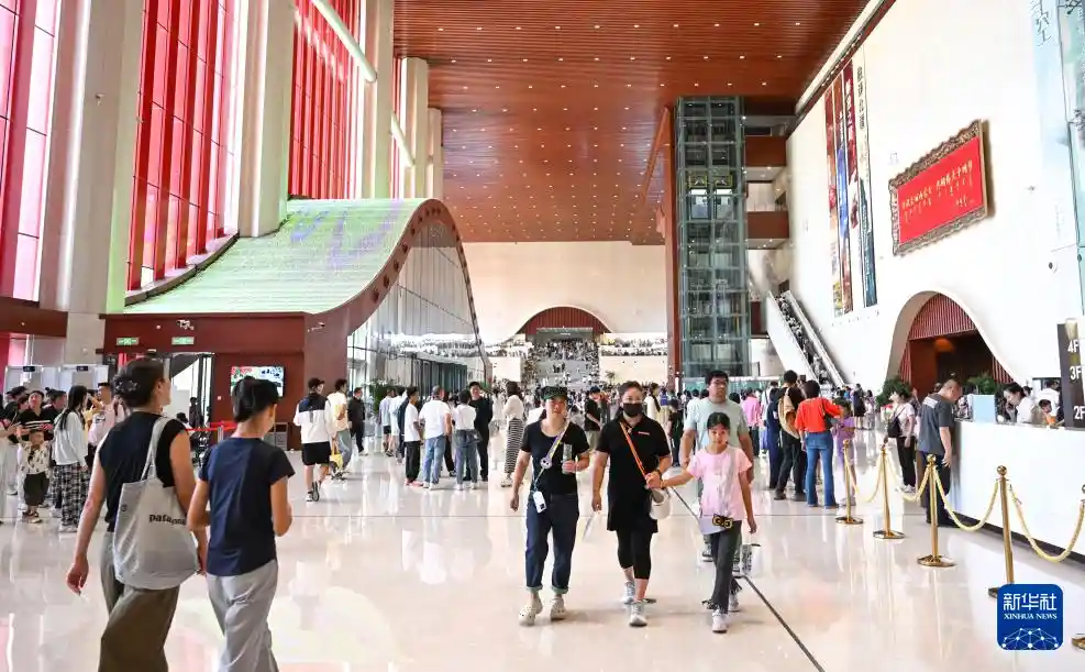 暑期引爆观展热！内蒙古博物院新馆成‘网红打卡地’