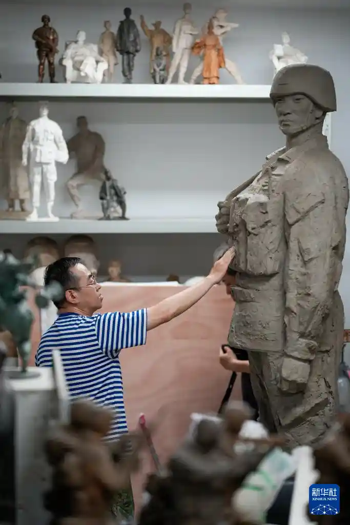 凝固时光的雕塑:抗战记忆的艺术唤醒