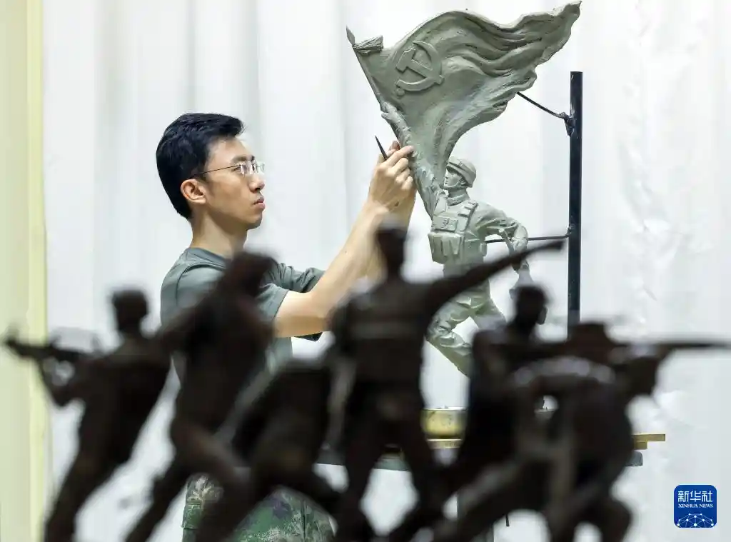 凝固时光的雕塑:抗战记忆的艺术唤醒