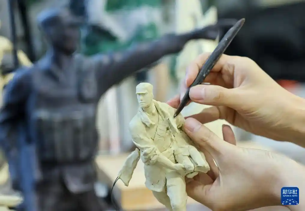 凝固时光的雕塑:抗战记忆的艺术唤醒