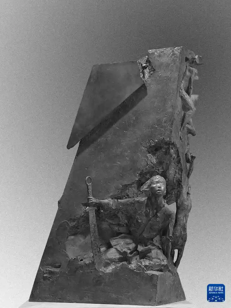 凝固时光的雕塑:抗战记忆的艺术唤醒