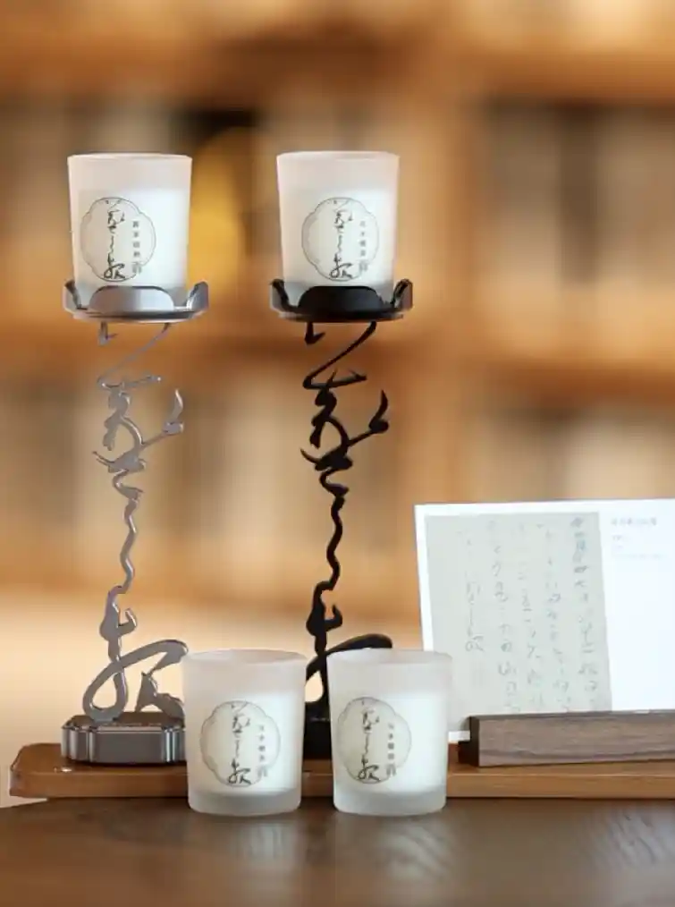 《墨韵新生：《寒切帖》变身现代烛台，国潮美学点亮生活》