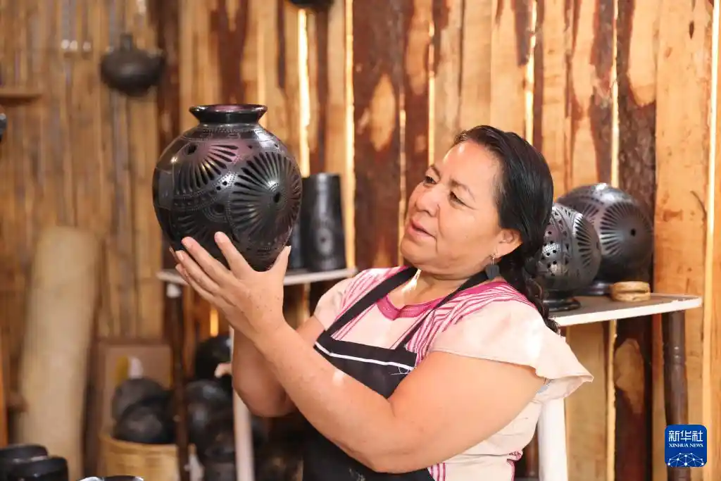 墨韵陶光:瓦哈卡黑陶中的文明回响