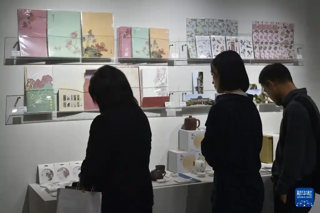 首开首院艺树空间璀璨启幕，艺术之根深植城市心脉