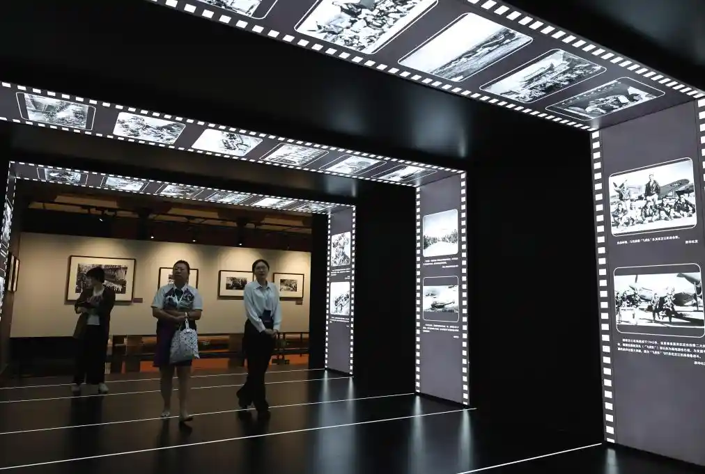 光影史诗·人民必胜——国社之镜世纪艺术展首秀上海