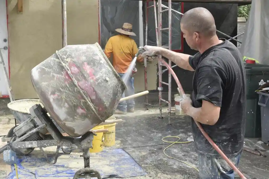 重压之下，120万移民悄然离场：美国劳动力市场遭遇人才流失危机