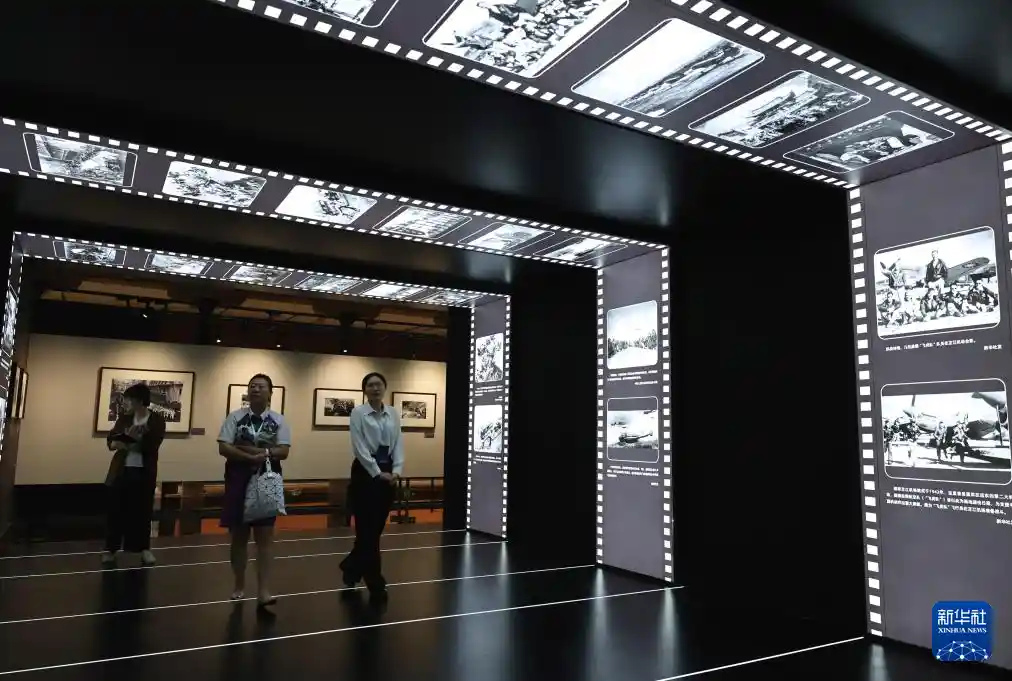 光影铸魂·人民至上艺术展上海启幕