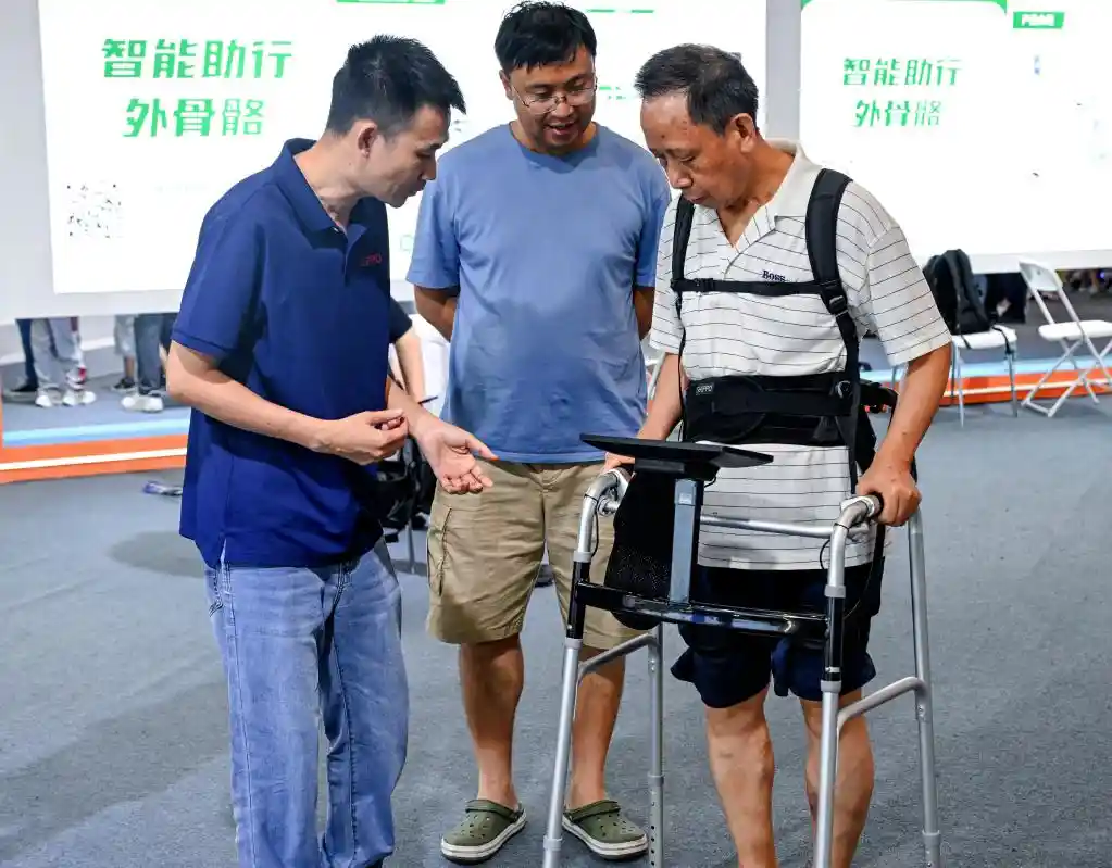 智博会上的银发未来：沉浸式体验智慧养老新生活