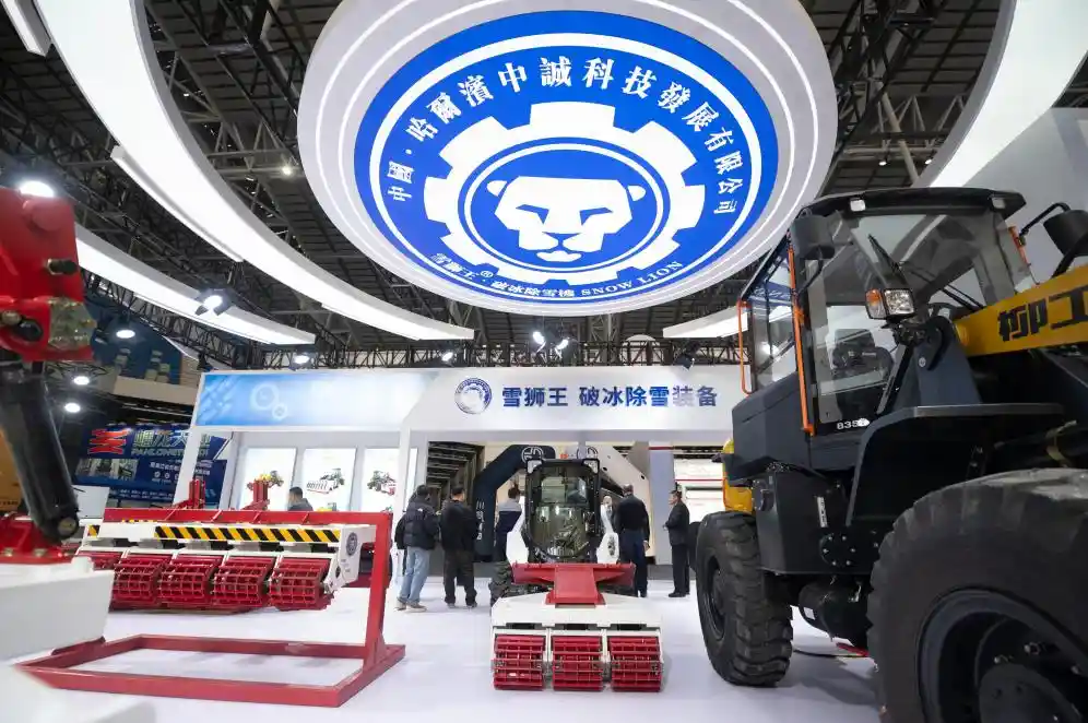 冰雪装备中国智造惊艳冰博会：国产滑雪板、智能冰刀、低温防护服集体突围
