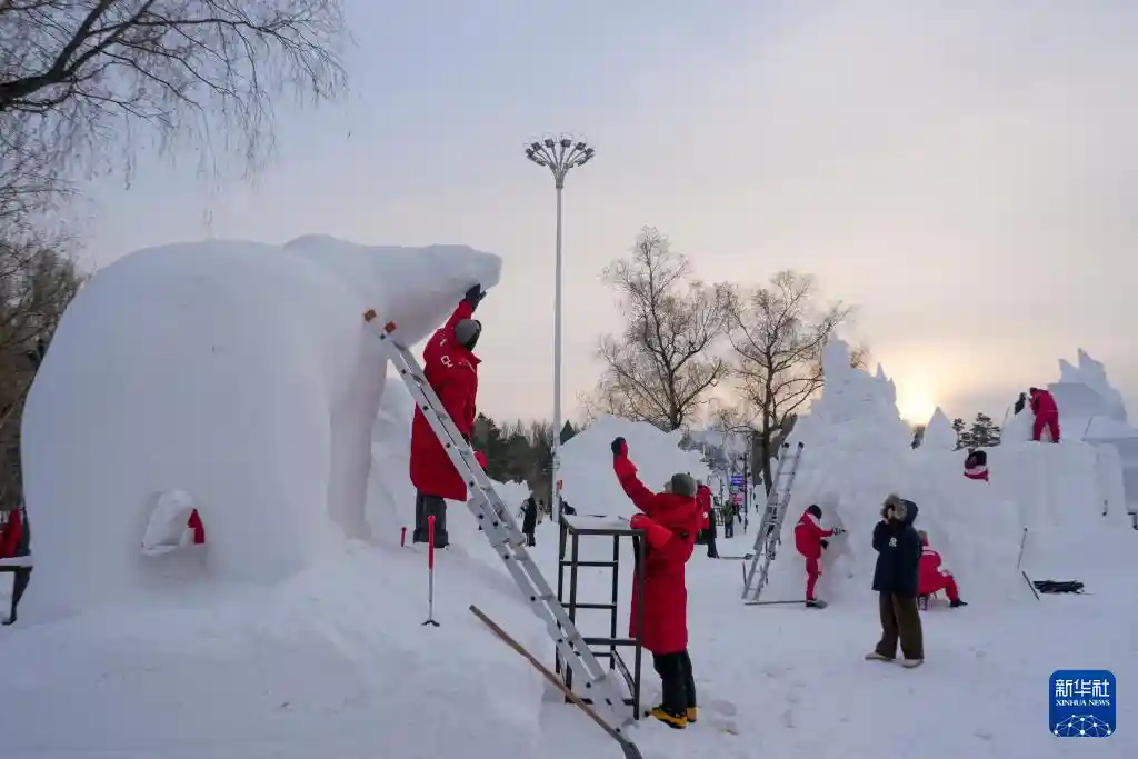 冰雪奇缘·雪界巅峰：哈尔滨国际雪雕大赛三九极寒中惊艳绽放
