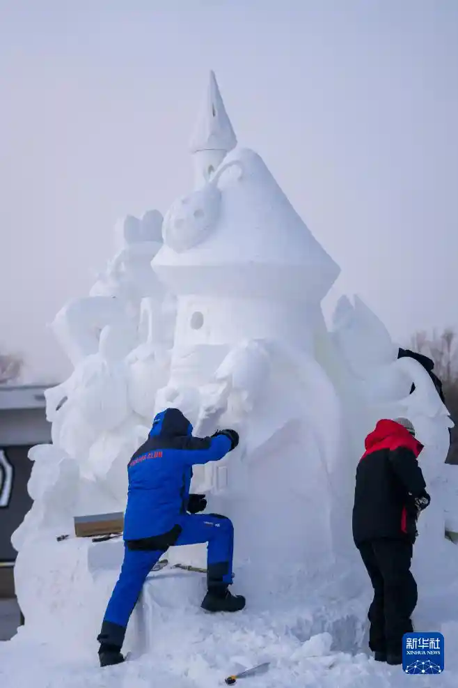冰雪奇缘·雪界巅峰：哈尔滨国际雪雕大赛三九极寒中惊艳绽放