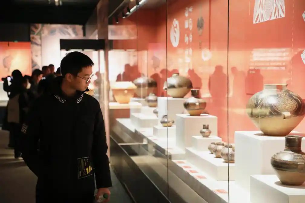 彩陶西行:黄河至天山的史前文明之旅在甘博启幕