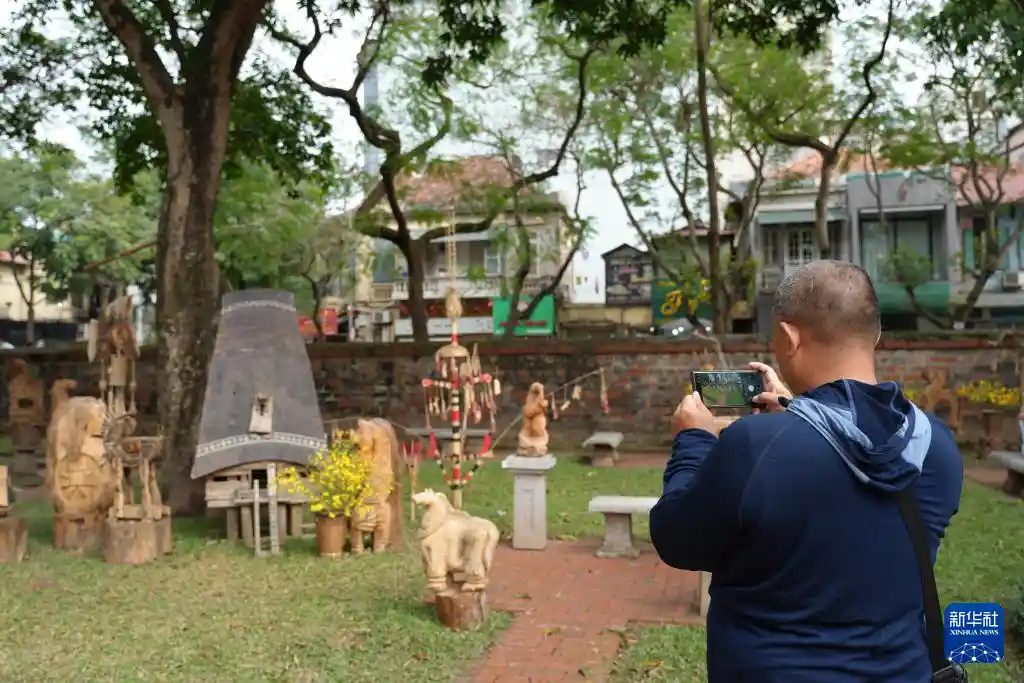 河内骏马跃新春，城市焕新颜