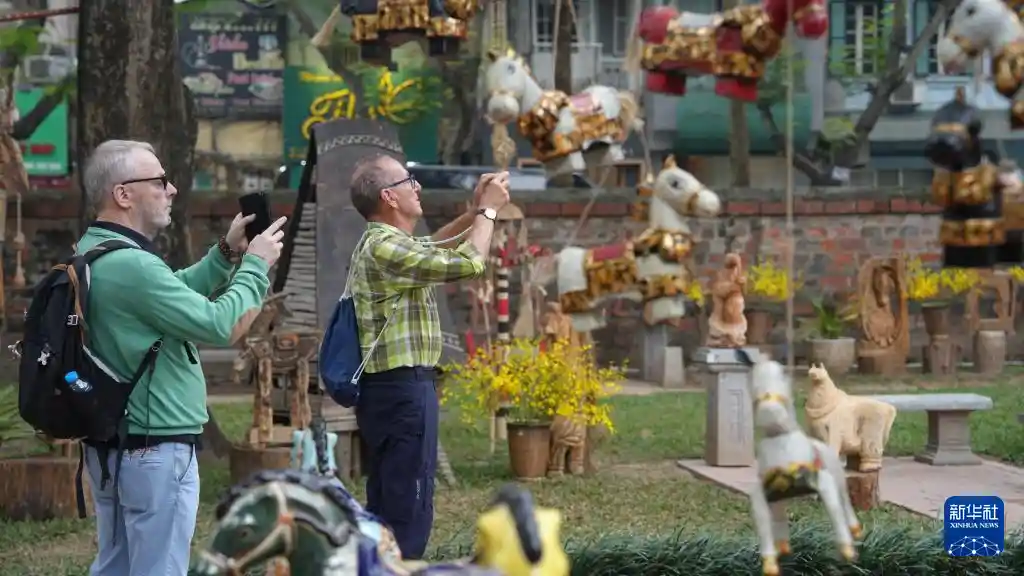 河内骏马跃新春，城市焕新颜