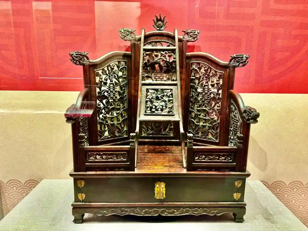 红韵映宫墙：沈阳故宫文物里的吉祥密码