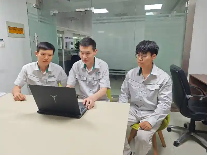 粮仓青春突击队：90后扛起万吨粮仓，南北东西皆征途